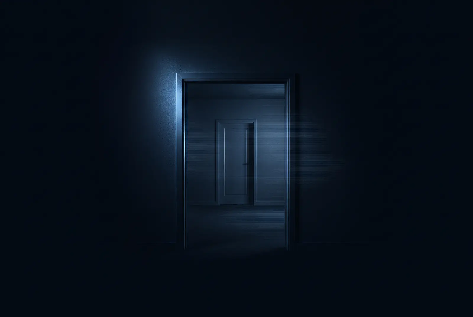 Cover-Illustration: eine Tür, die in einen dunklen, leeren Raum führt.