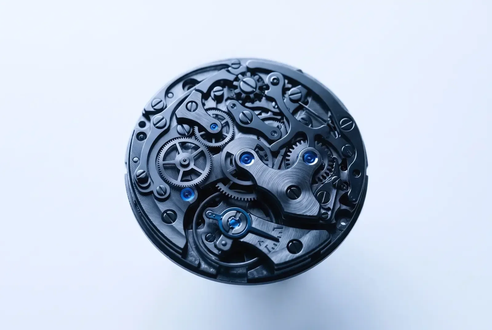 Cover-Illustration: das offene Werk einer mechanischen Uhr.